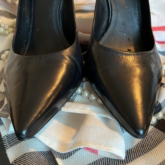 3” Pointed Toe Black Pumps Size 8M - Picture 5 of 7